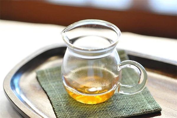 コーヒーかすは融氷塩の代わりになる？冬の安全対策と真実